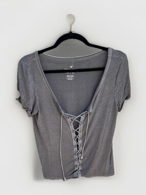American Eagle Outfitters Gray Lace-Up Short Sleeve Tee